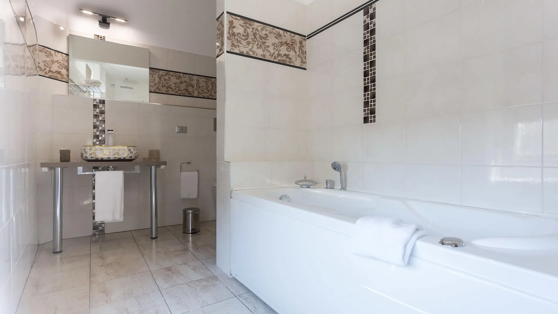 Aparthotel Durini Milan 2*,