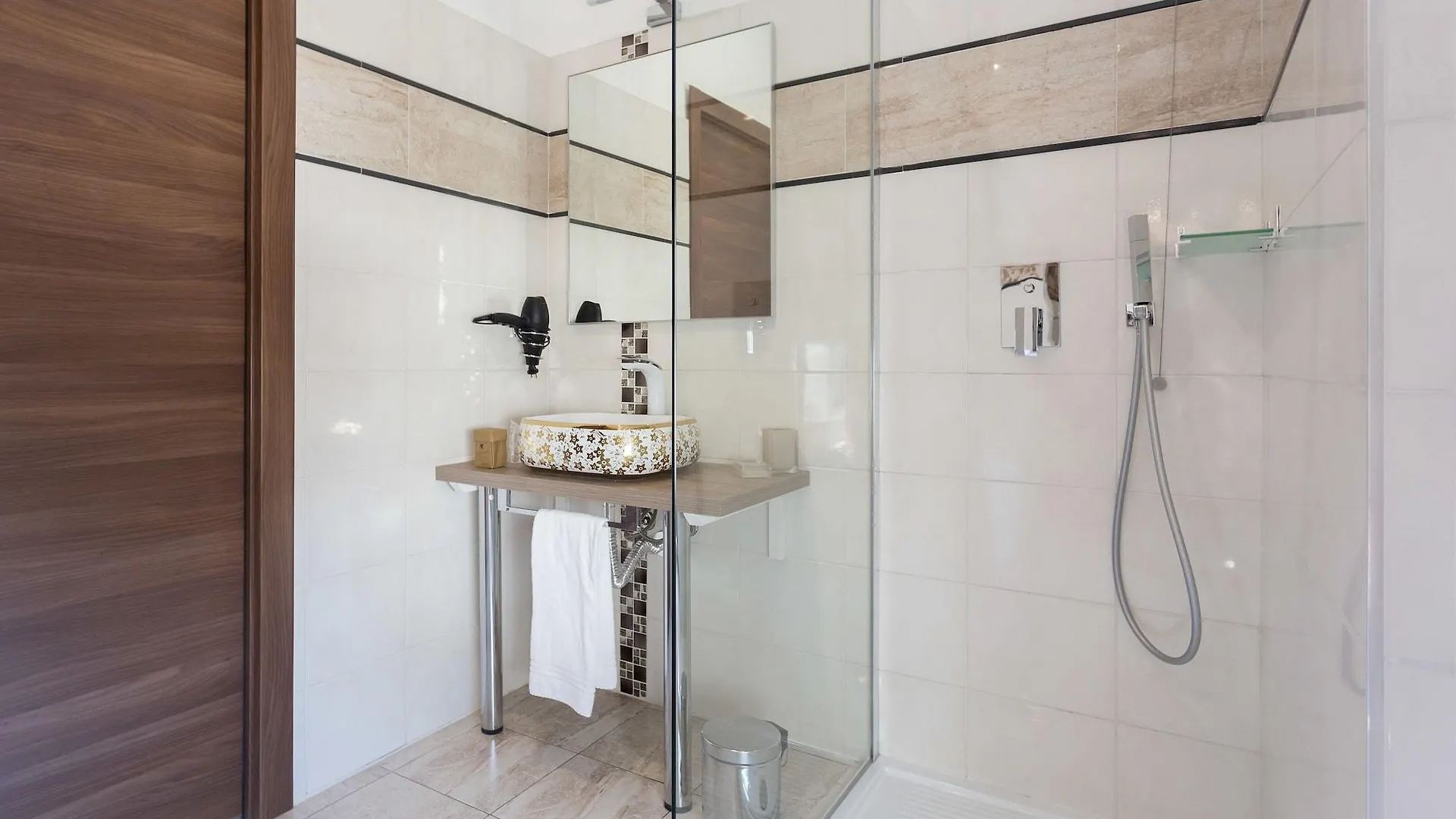 Aparthotel Durini Milan 2*,